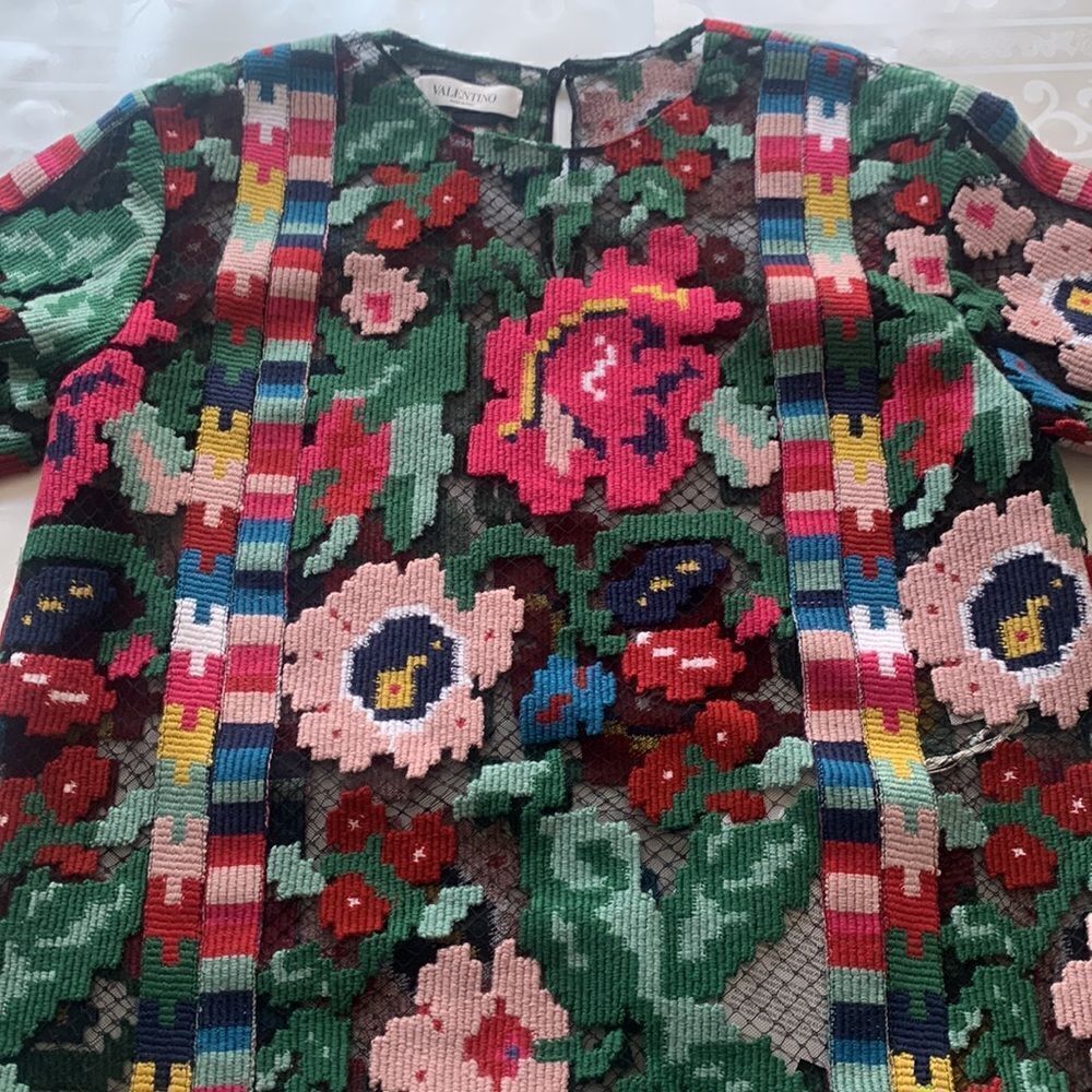 Valentino Women’s sheer textured floral short sleeve blouses size 8, NWT - Picture 10 of 14